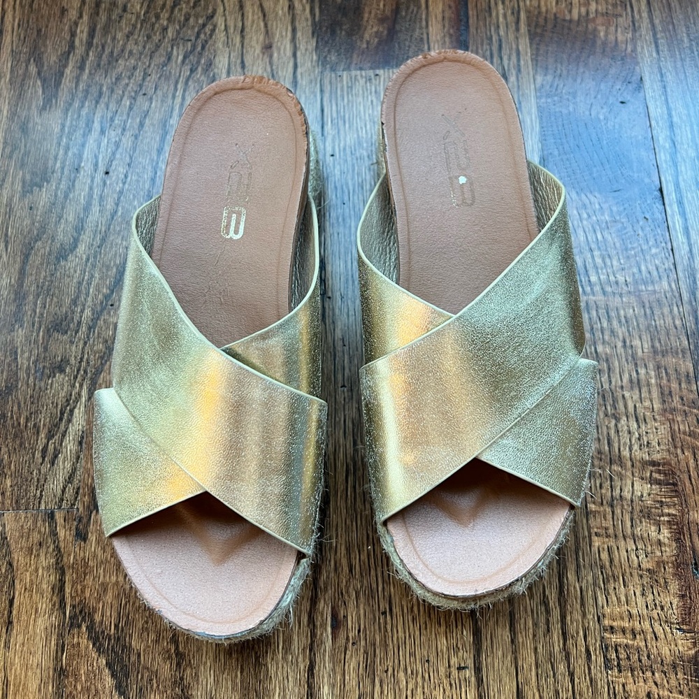 X2B Gold Platform Sandals